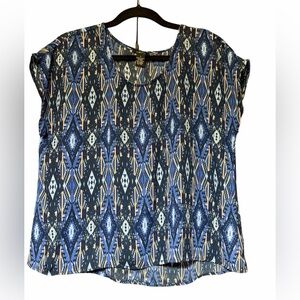 Rue21 Blue and White Geometric Blouse